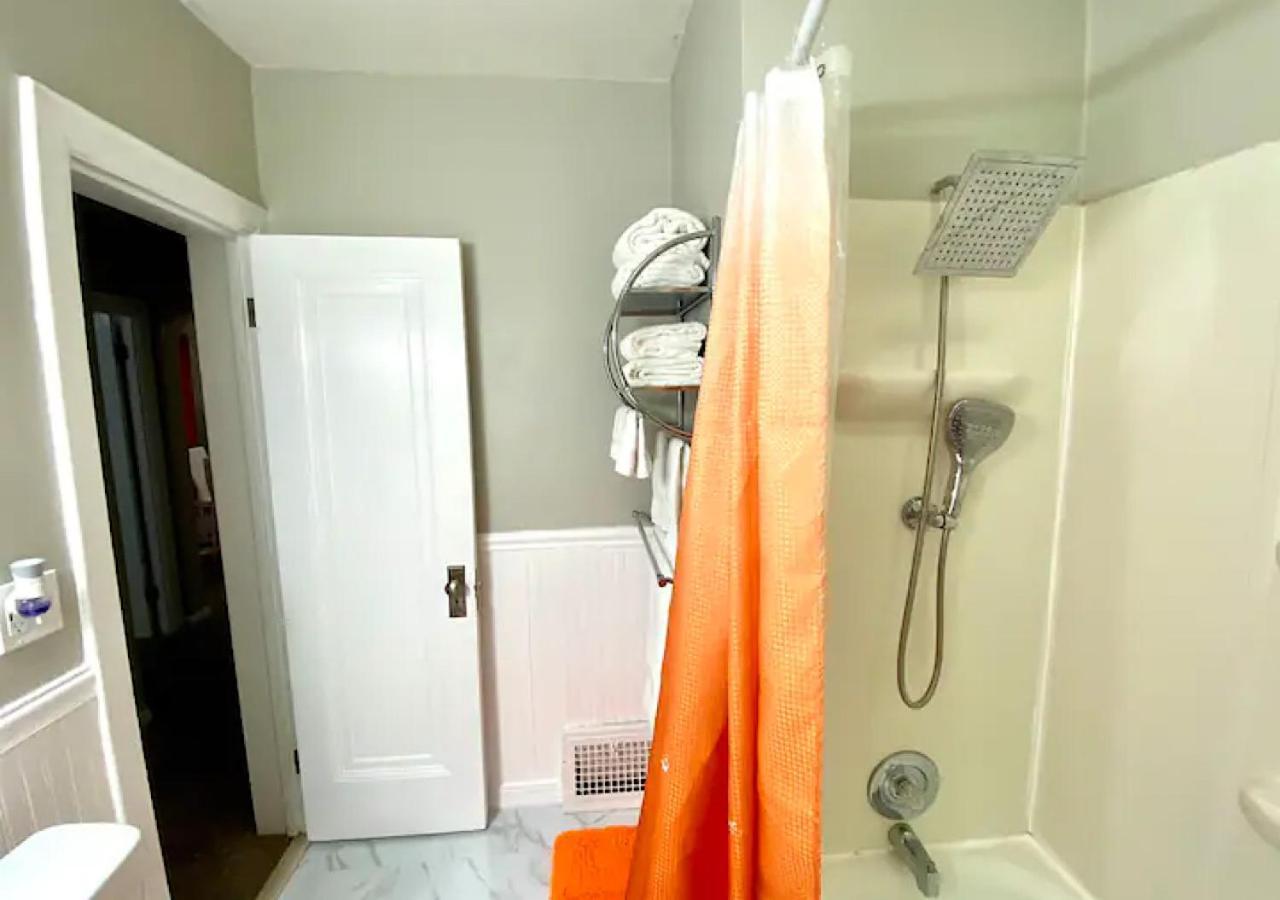La Naranja Retreat - Cozy Duplex Near Downtown With Parking, 300 Mb Wifi & Self Check In Villa Cleveland Buitenkant foto