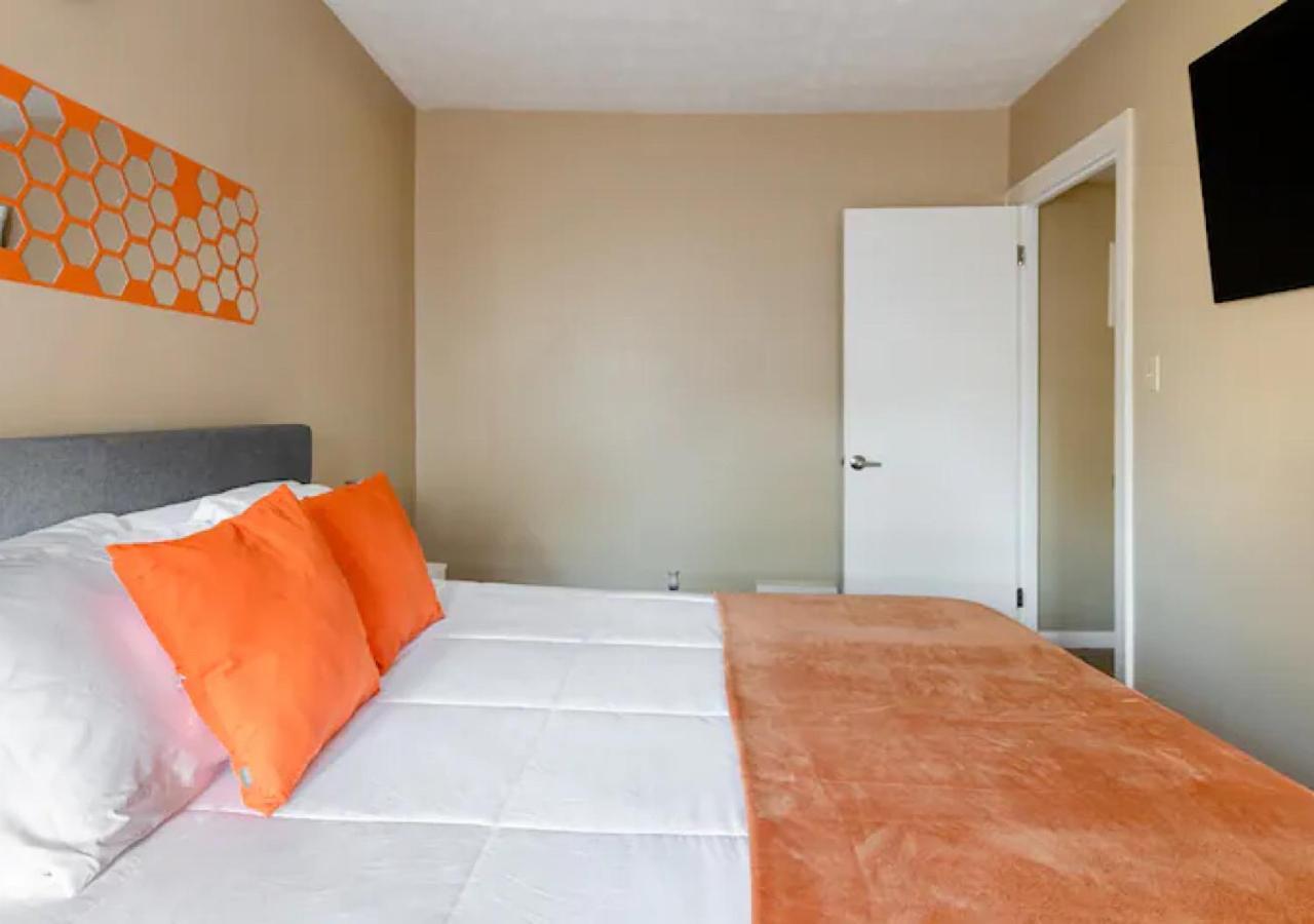 La Naranja Retreat - Cozy Duplex Near Downtown With Parking, 300 Mb Wifi & Self Check In Villa Cleveland Buitenkant foto